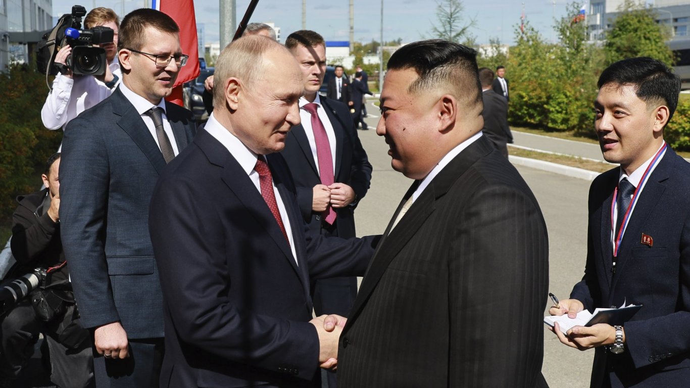 Какво обеща Ким на Путин и какви оръжия може да му даде