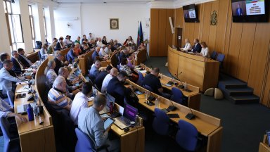 Вече повече от два месеца местният парламент в столицата е