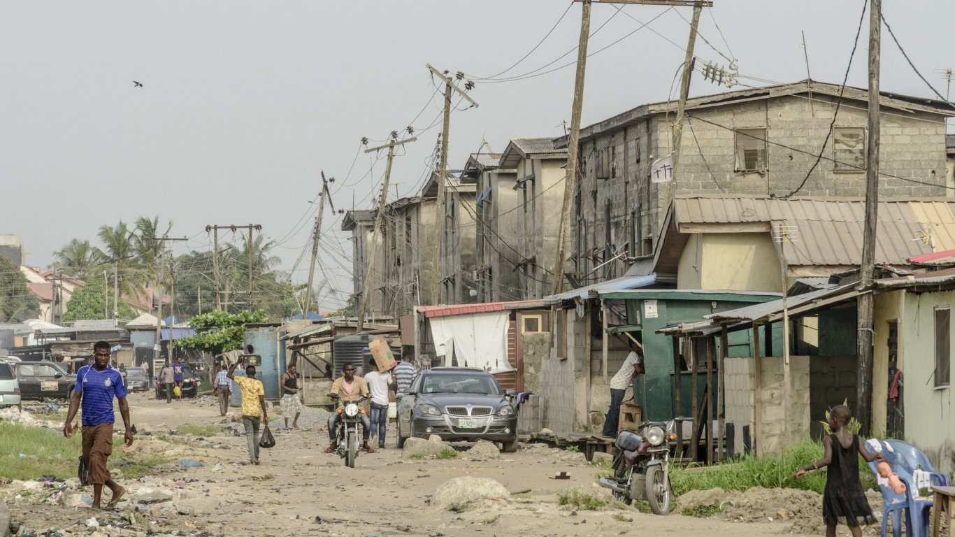 Цяла Нигерия остана без ток след повреда в електрическата мрежа 