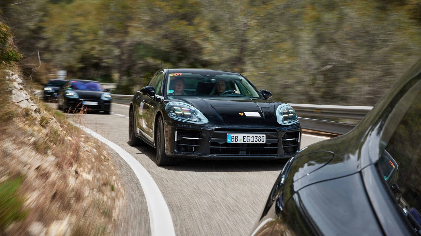 Новото Porsche Panamera ще получи иновативно въздушно окачване