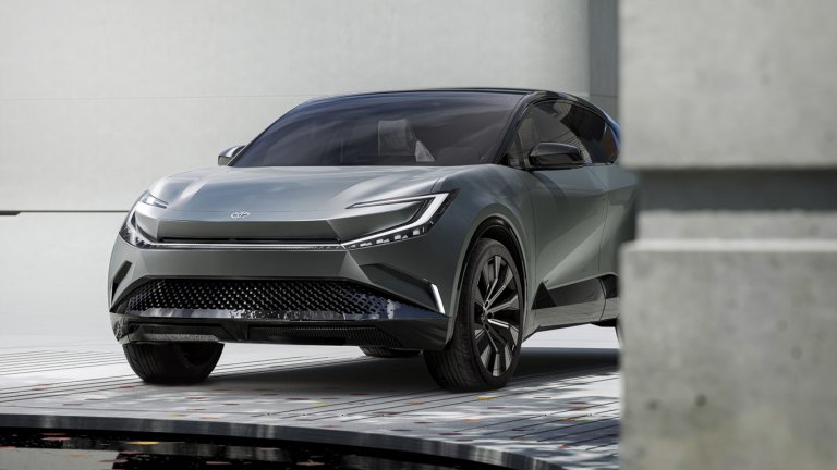 Toyota обещава автономен пробег от 800 км след три години