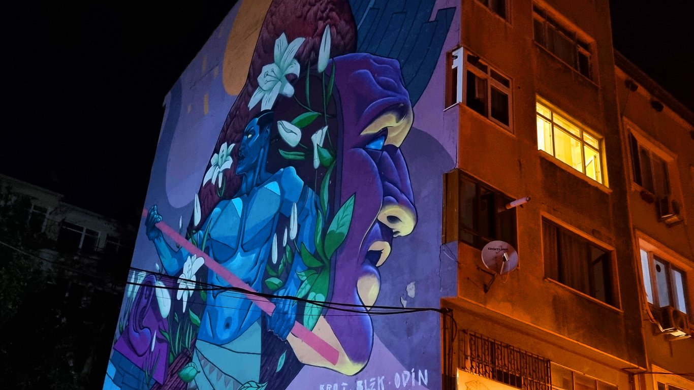 Уличното изкуство в Истанбул привлича творци и туристи от цял свят