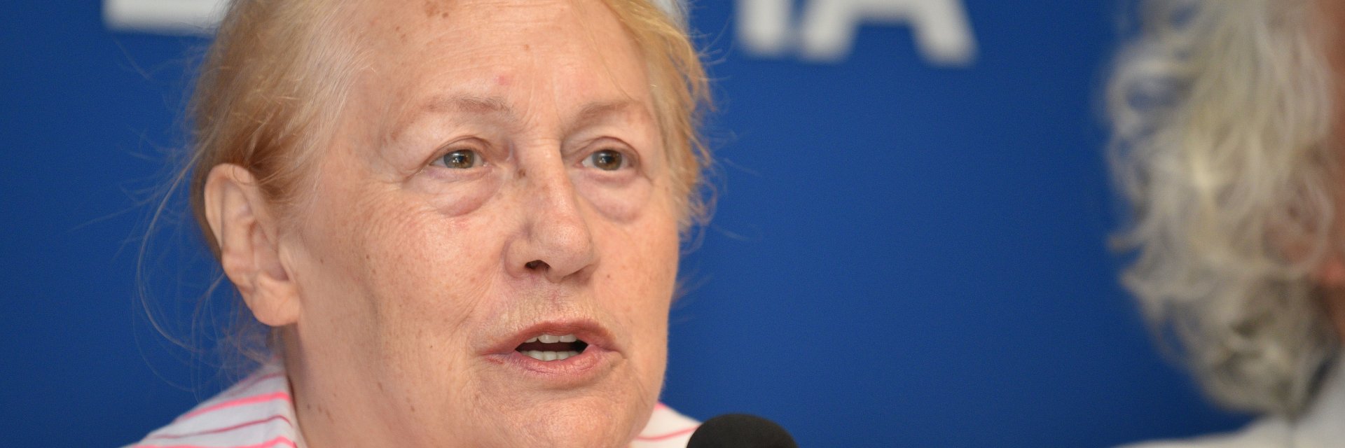 Важно е да бъдем заедно, да сме народ, а не просто население, каза режисьорката Бина Харалампиева