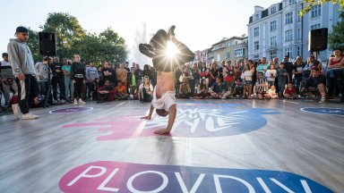 Събитието, което възхвалява изкуството на уличните танци - Red Bull Dance Your Style се завръща