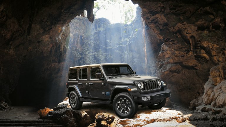 Новият Jeep Wrangler изминава до 51 км само на ток