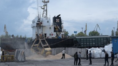 Въпреки ударите по пристанищна инфраструктура: Украйна изнася по 1,5 млн. тона зърно на месец