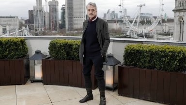 Le roi des thrillers psychologiques Jeremy Irons a 75 ans