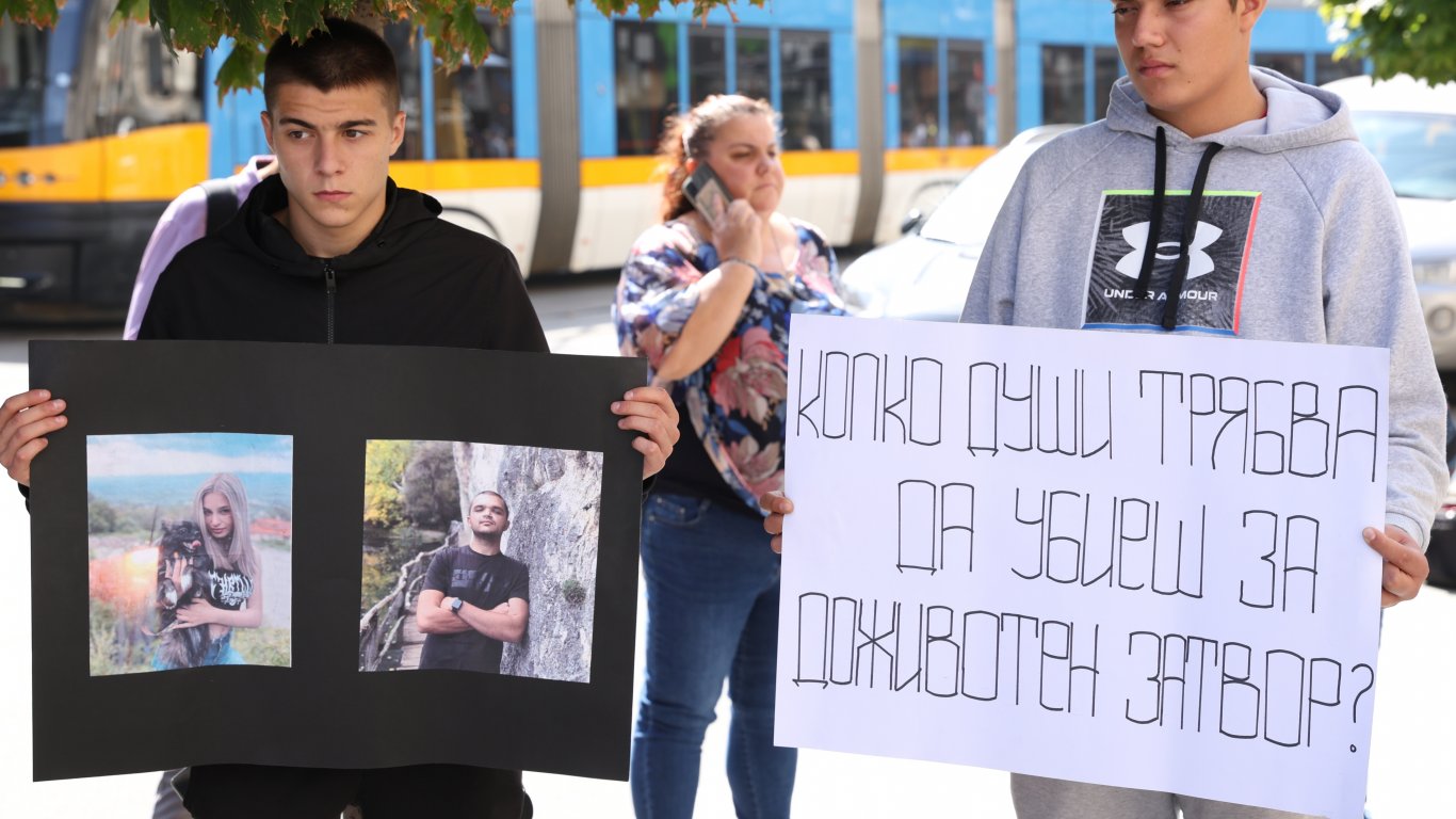 Протест пред Съдебната палата в София: Резултат няма никакъв, обещания много, де факто нищо