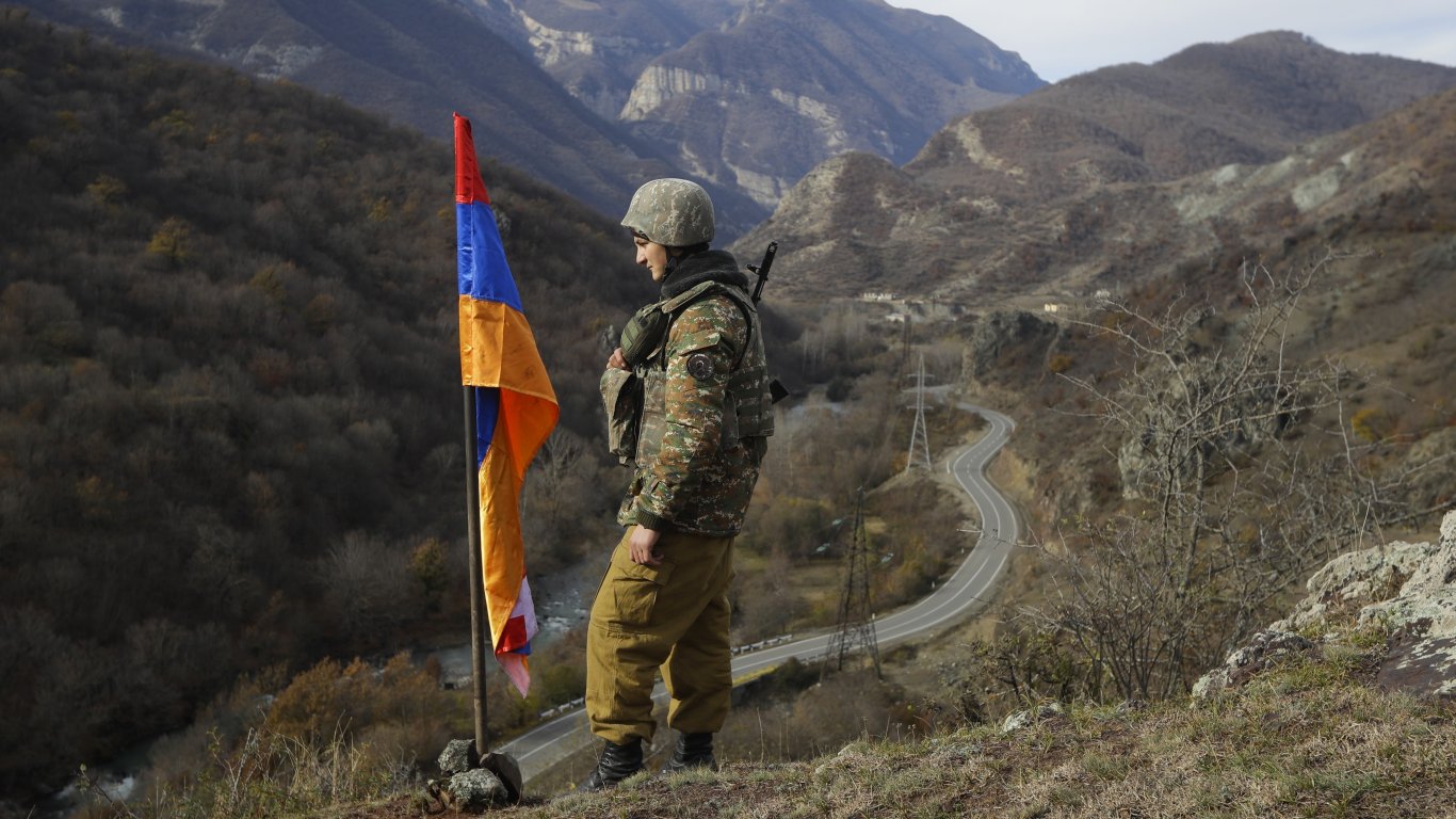 Край на непризнатата република Нагорни Карабах, сепаратисткото правителство подписа указ