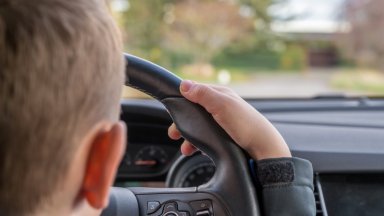 По първоначални данни дядото е предоставил автомобила си на момчето