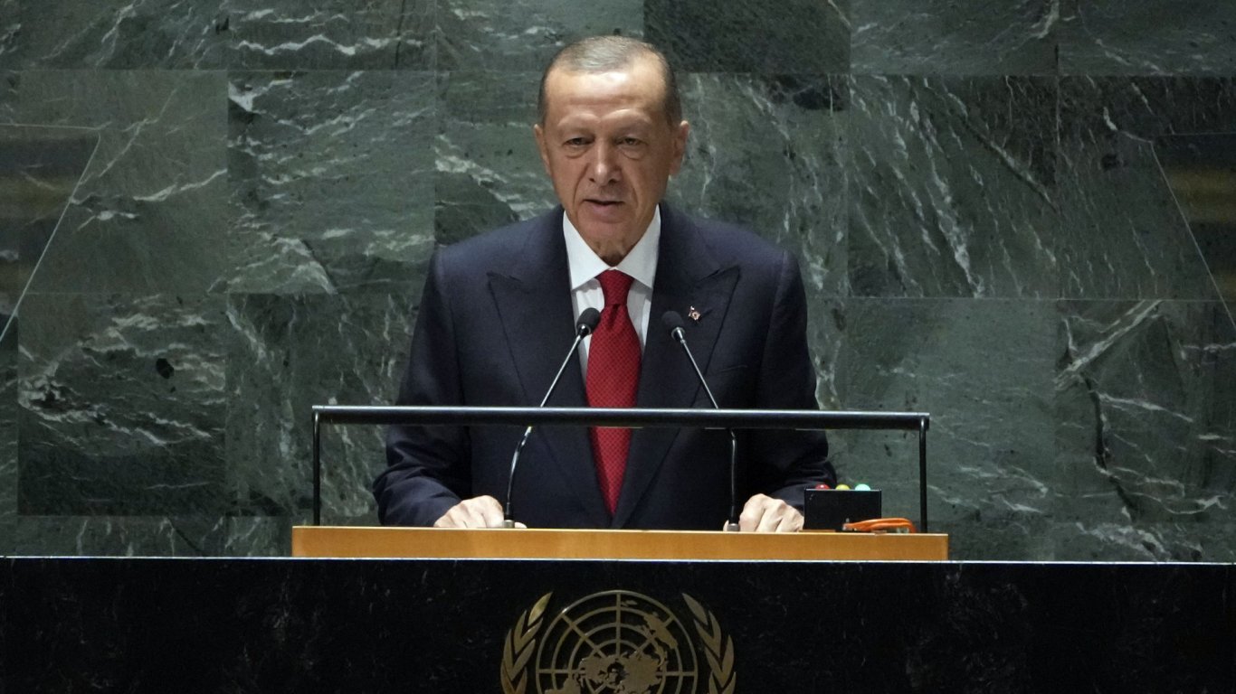 Ердоган сбърка кампания за устойчивост в ООН с "цветовете на ЛГБТ"