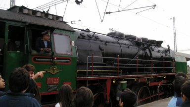Влак с парен локомотив пътува между София и Мездра в Деня на независимостта