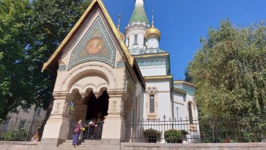 Борисов, Петков и Пеевски със сигнал до Сарафов за собствеността на руската църква