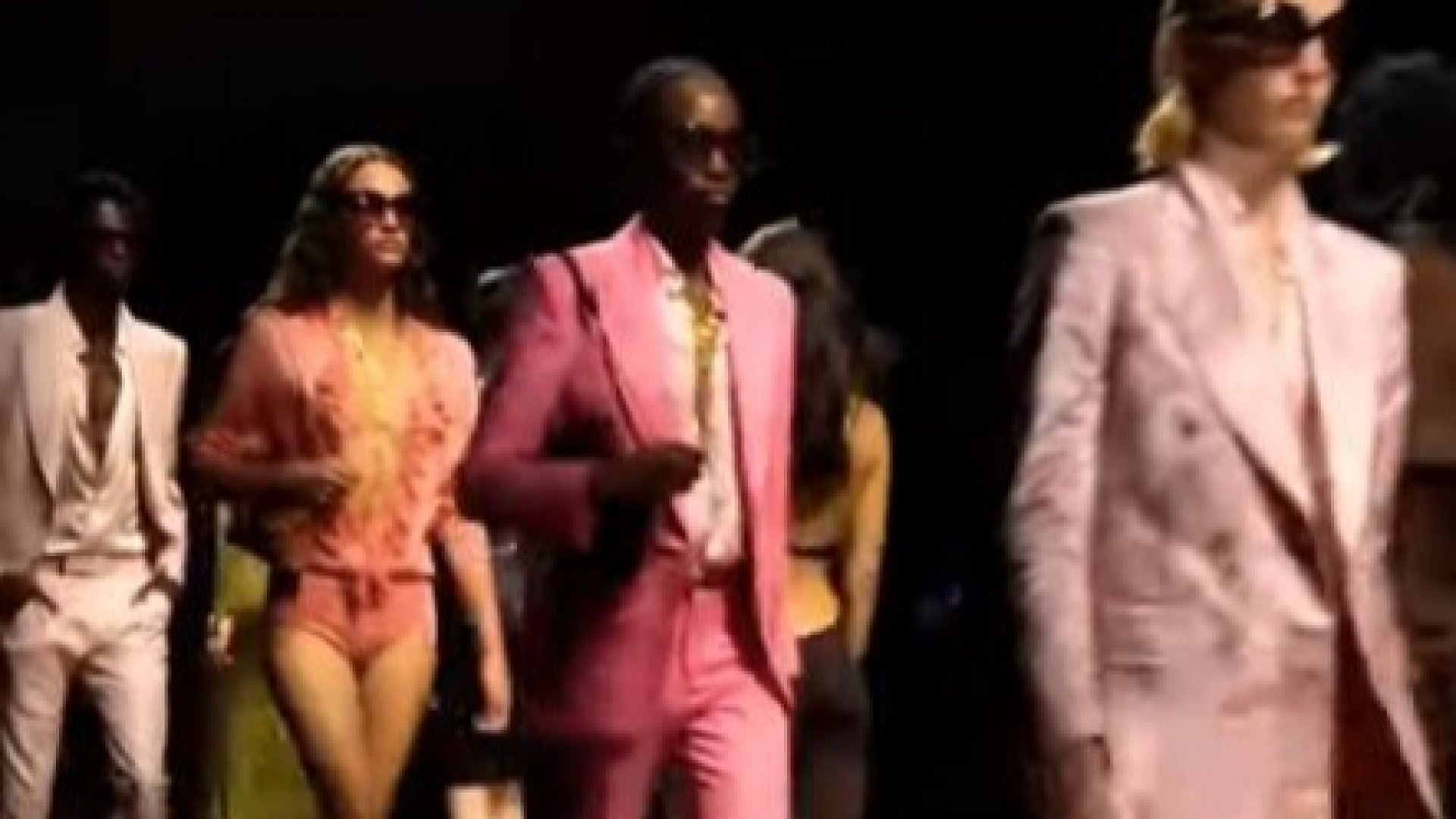 Питър Хокинс дебютира за "Том Форд" на Седмицата на модата в Милано