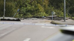 Магистрала рухна след голямо свлачище в Швеция (снимки)
