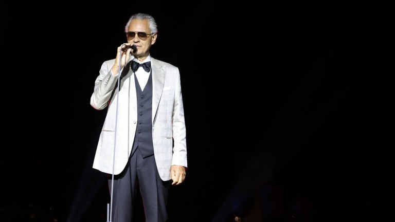 Андреа Бочели покани Тимъти Шаламе на концерт след критиката му към операта и балета