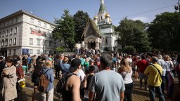 Руските свещеници може да са изгонени по данни от Скопие, прокуратурата иска доклада от ДАНС
