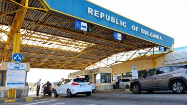 Не става дума само че е ограничен свободният достъп както