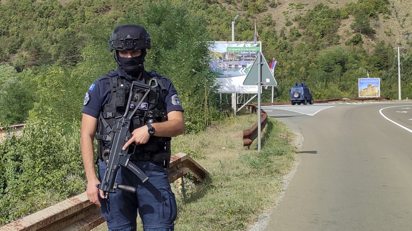 Напрежение, стрелба и убит полицай в Косово, Албин Курти обвини Сърбия за нападението