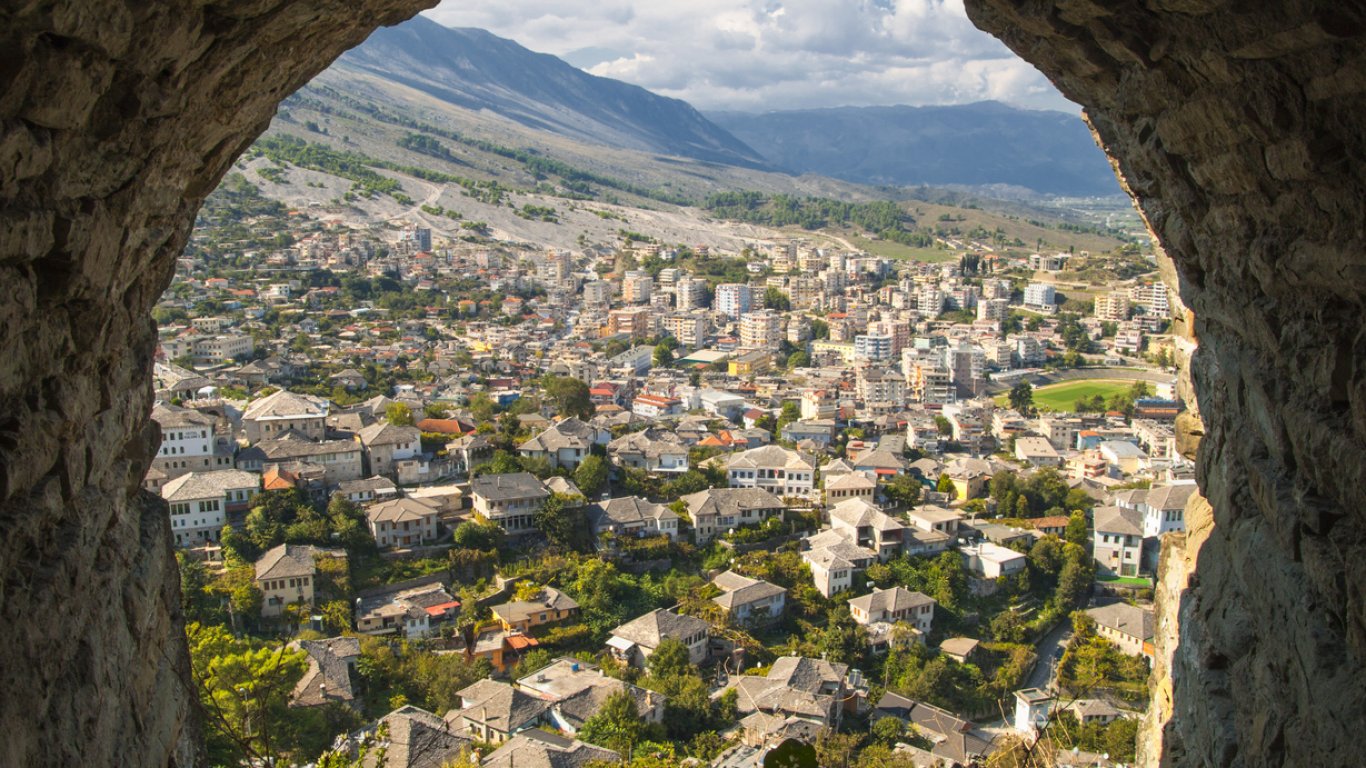 Един от най-красивите градове в Албания е новата любима дестинация на туристите