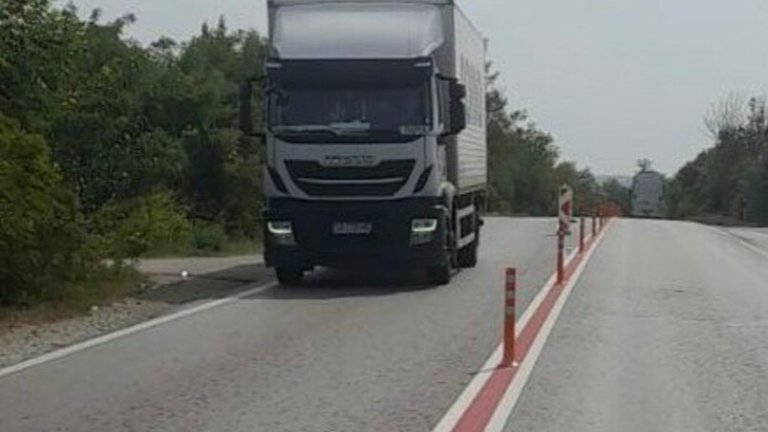 Започна монтирането на колчета в 4 участъка от черната отсечка Русе-Бяла