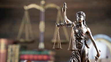 По рано днес Томаш Шмит съдия от административен съд във Варшава