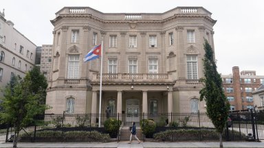 Кубинското посолство във Вашингтон е атакувано с коктейли "Молотов" (видео)