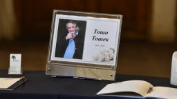 Последно сбогом с Тошо Тошев: "Добрата журналистика умря. Сбогом, шефе!" (снимки)