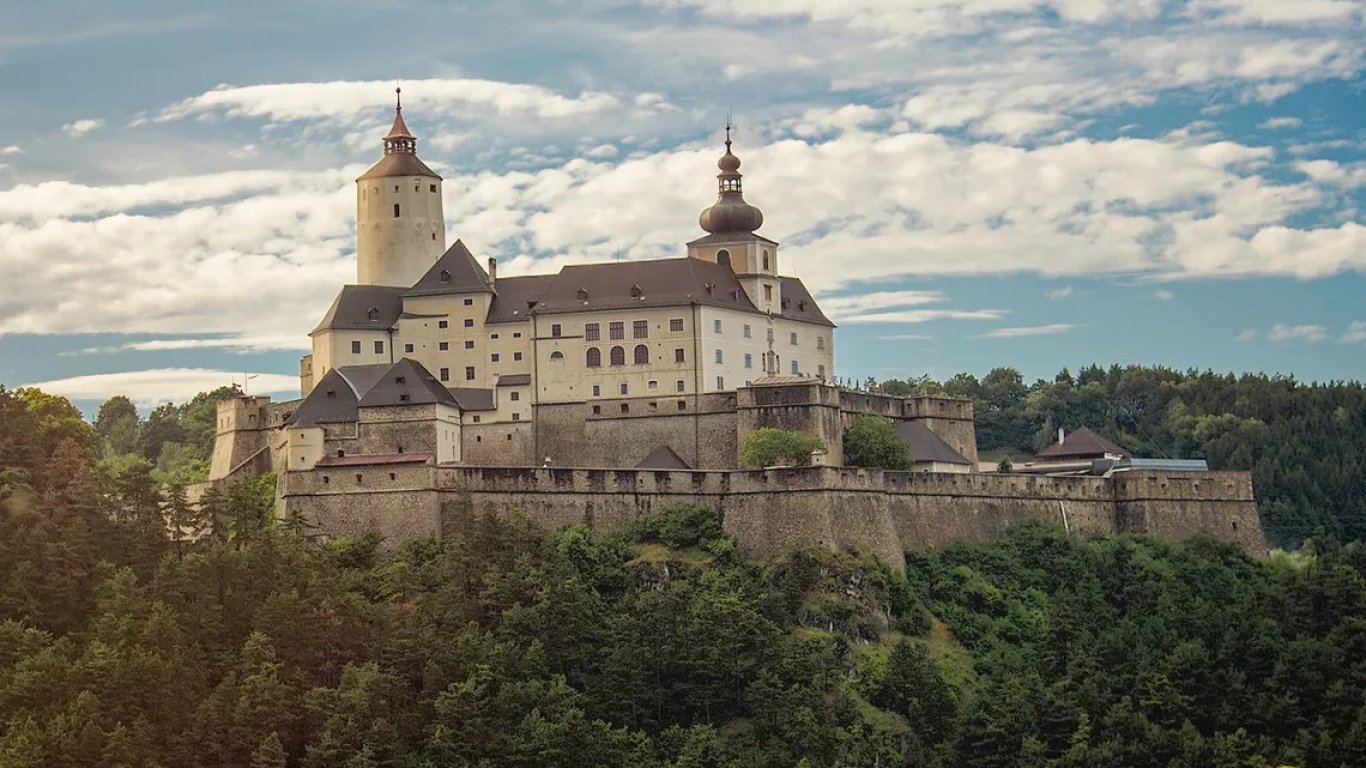 От насилник до икона: Преоткриване на историята на Дракула в австрийски замък за Хелоуин