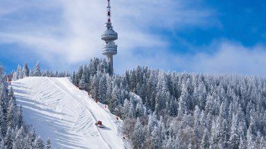 С бански на ски пистата: Пампорово закрива сезона с шоу
