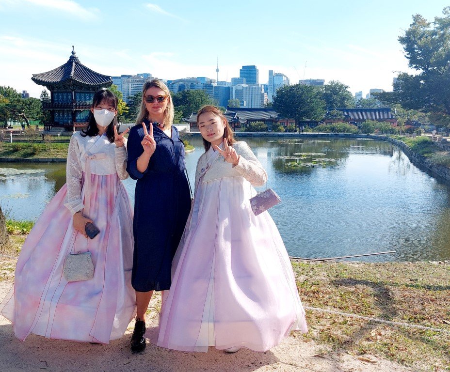 Първа разходка в Сеул и среща с ханбок рокли в градски парк