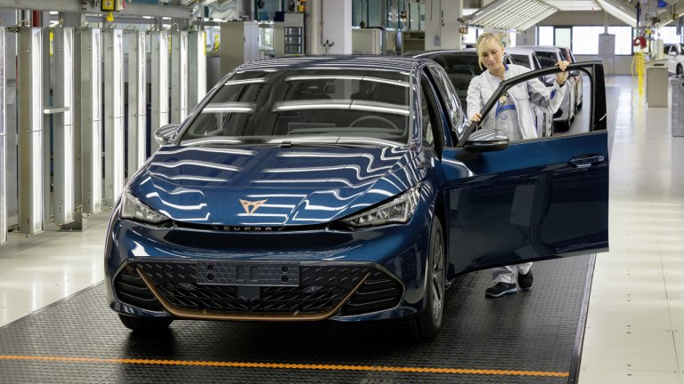 Volkswagen ще намали производството на ID.3 и Cupra Born