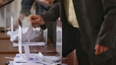 Изследването е представително за пълнолетното население с право на глас