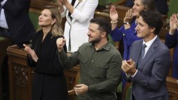 Полша поиска украинския есесовец, когото аплодираха парламентът на Канада, Трюдо и Зеленски