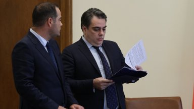 Проектът за батериите и още 17 отпадат от Плана за възстановяване, Василев преговаря ДДС да остане 9%