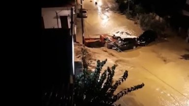 Нов потоп в Гърция: Ситуацията във Волос излиза извън контрол (снимки/видео)