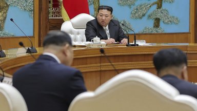 Северна Корея записа ядрения си статут в конституцията