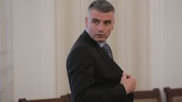 "Има скандални факти по доклада": ПП-ДБ поискаха извънредно заседание на НС заради "Боташ"