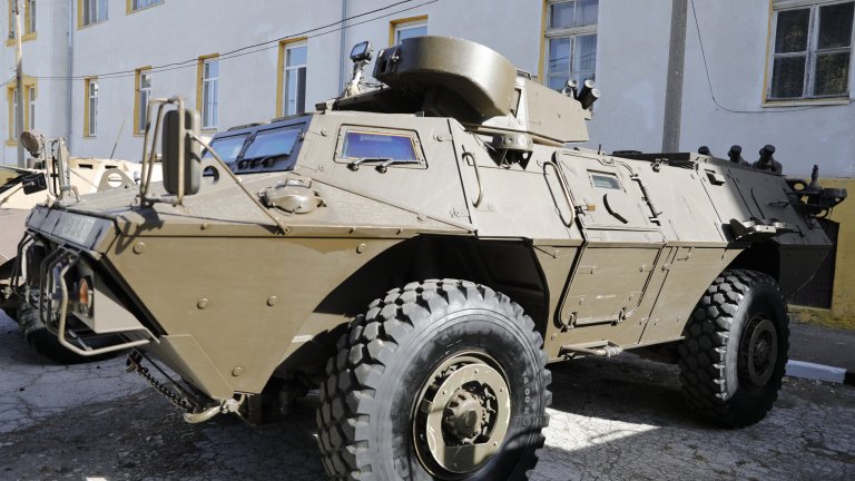 С БТР-и, картечници и стрелково оръжие: Русе отбеляза 65 г. на армейската автошкола (снимки)