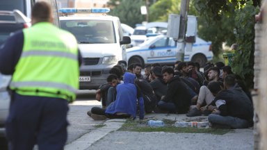 Разбиха група за трафик на мигранти, до 3000 евро струвал превозът от граница го граница