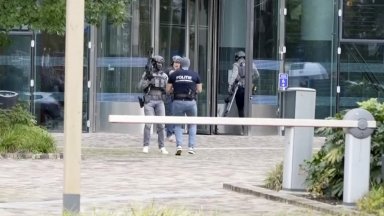 Трима души са убити при стрелбата в болница и в жилище в Ротердам