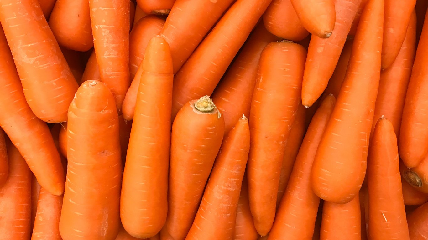 Откриха защо морковите имат оранжев цвят