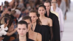  "Givenchy" се върна към корените си на парижката седмица на модата