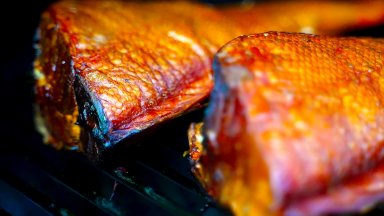 Не палете огън: Пушена риба в домашни условия