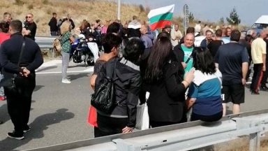 Транспортен хаос: Протестът на миньорите блокира магистралите "Струма" и "Тракия" 