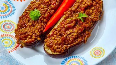 Пълнени патладжани с леща