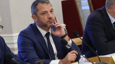 Добрев отбеляза думите на еврокомисаря по финанси Макгинес вчера че изключително