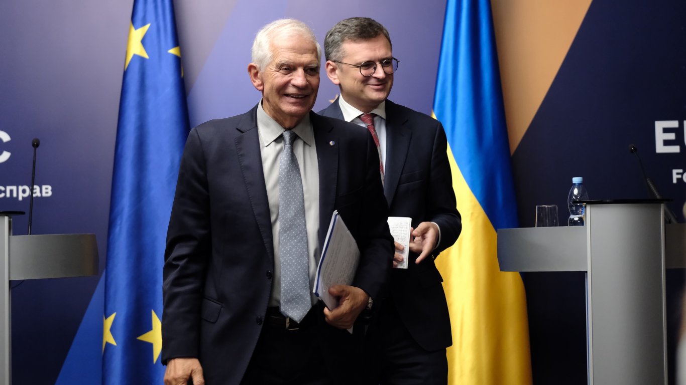 Борел призна: ЕС може да не успее да достави на Украйна 1 милион снаряди до края на годината