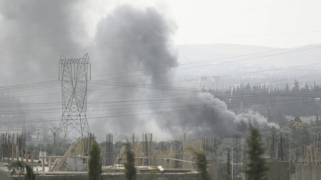 Израел съобщи, че е нанесъл въздушен удар по "терористични инфраструктури" в Сирия
