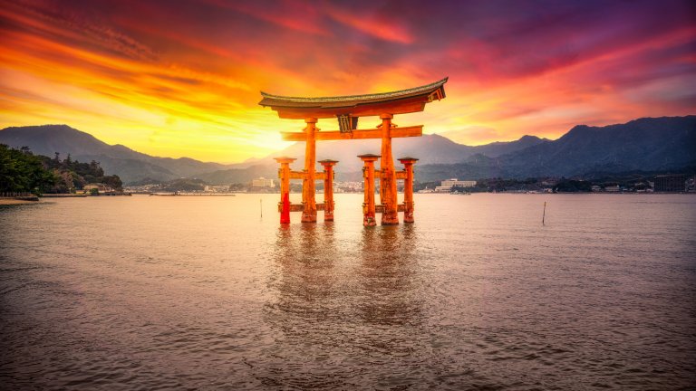 Япония въвежда туристически данък в най-популярната си забележителност, за да се бори със свръхтуризма